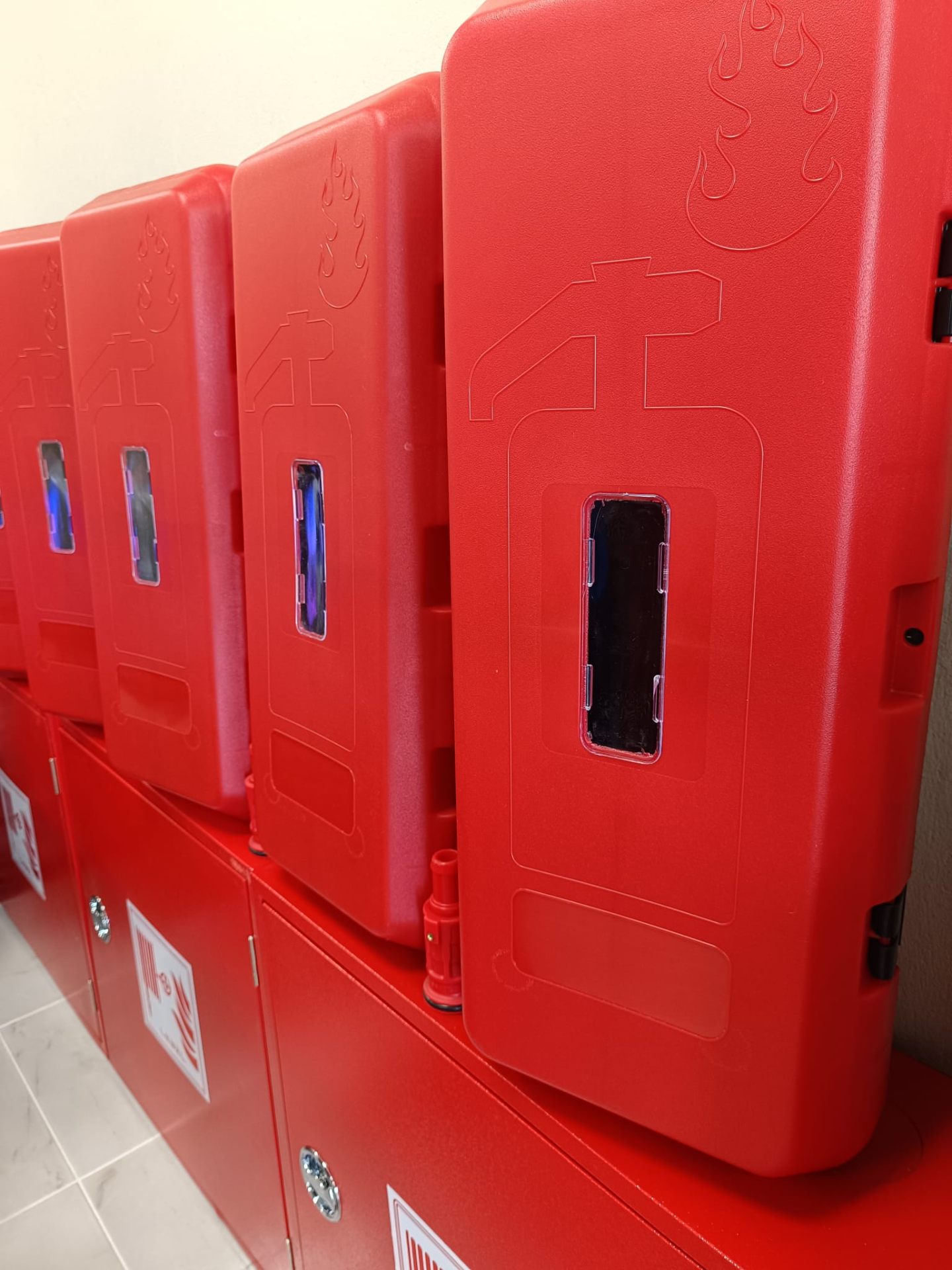 Mutlu Yangın 1 kg ve 6 kg Yangın Tüpleri ve Yangın Dolabı